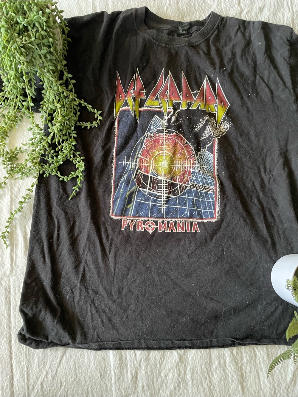 Def Leppard Pyromania Black Band Tee - Picture 3 of 4